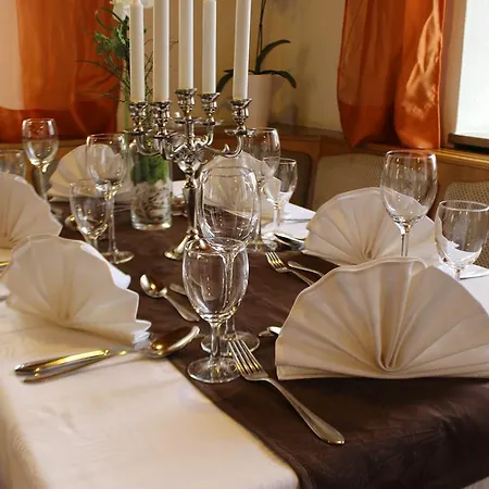 Zur Post Отель Zwiefalten